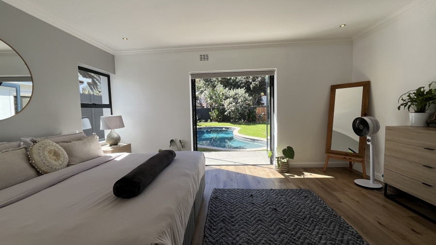 5 Bedroom Property for Sale in Clovelly Western Cape